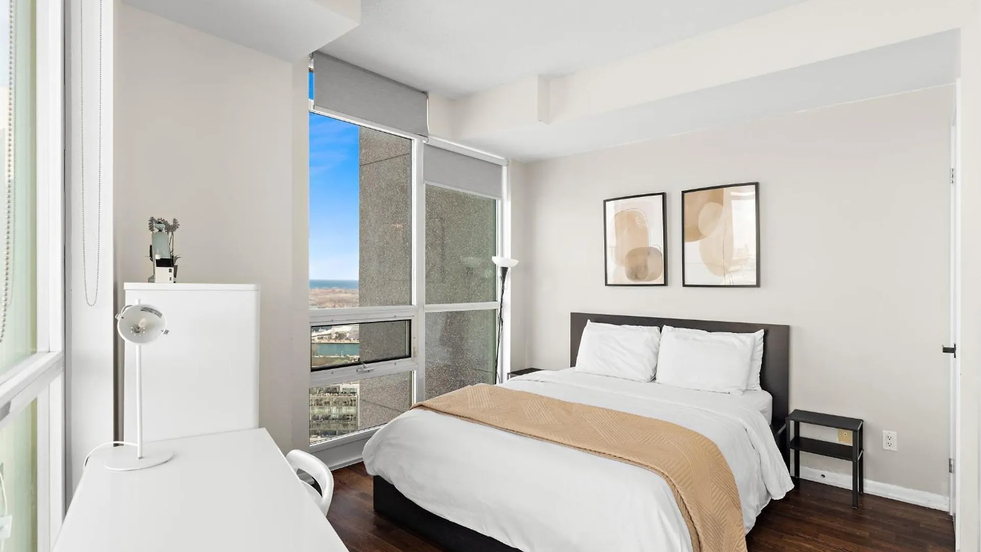 Apartment 2 Bedroom Downtown Toronto Stay With Stunning Views & Free Parking