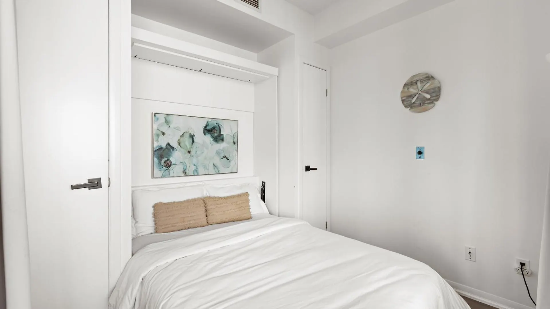 Apartment 2 Bedroom Downtown Toronto Stay With Stunning Views & Free Parking