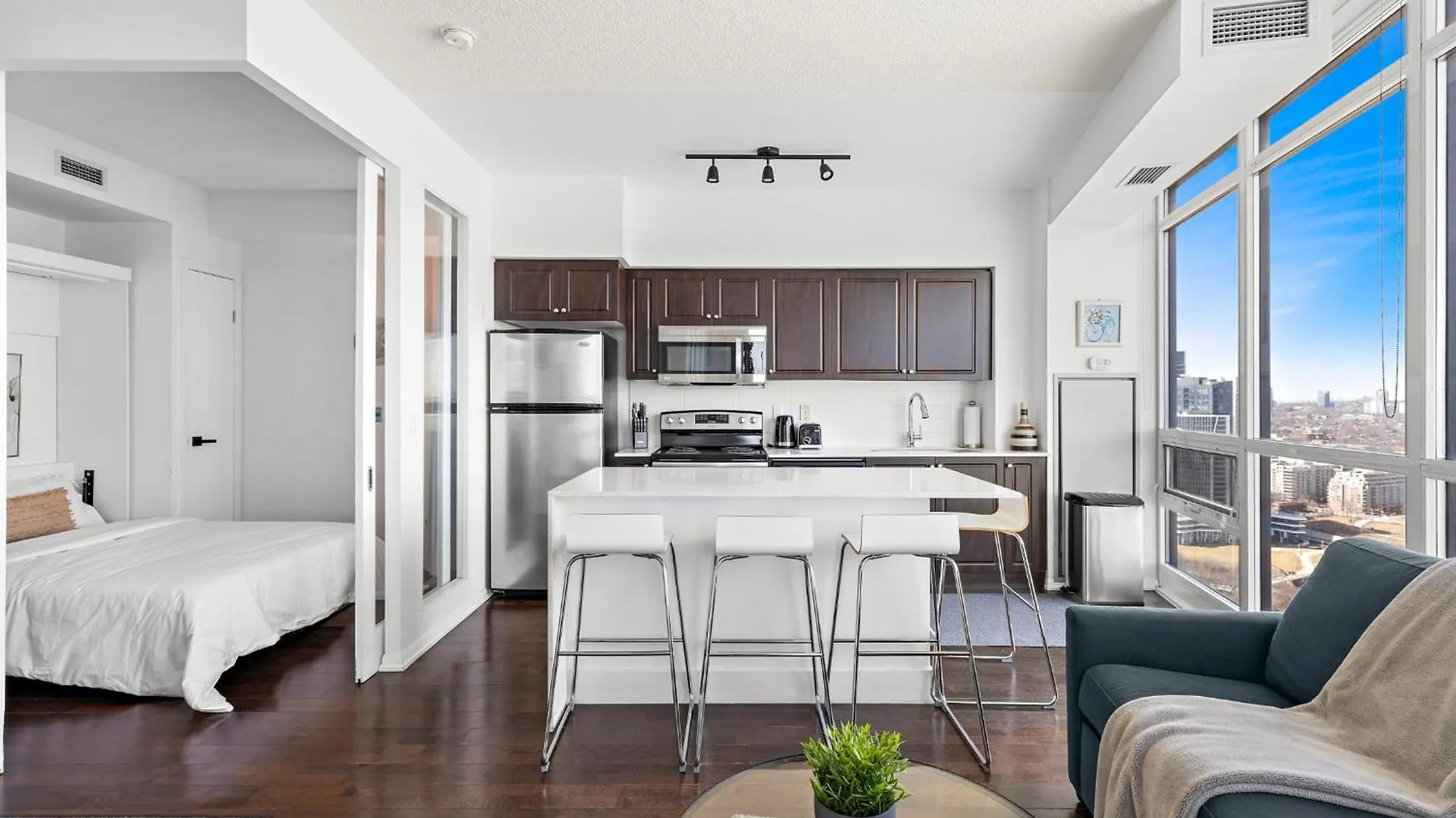 Apartment 2 Bedroom Downtown Toronto Stay With Stunning Views & Free Parking Canada